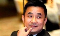欠债800亿逃往外国带走一女明星和61个亿父亲去世都不回来！
